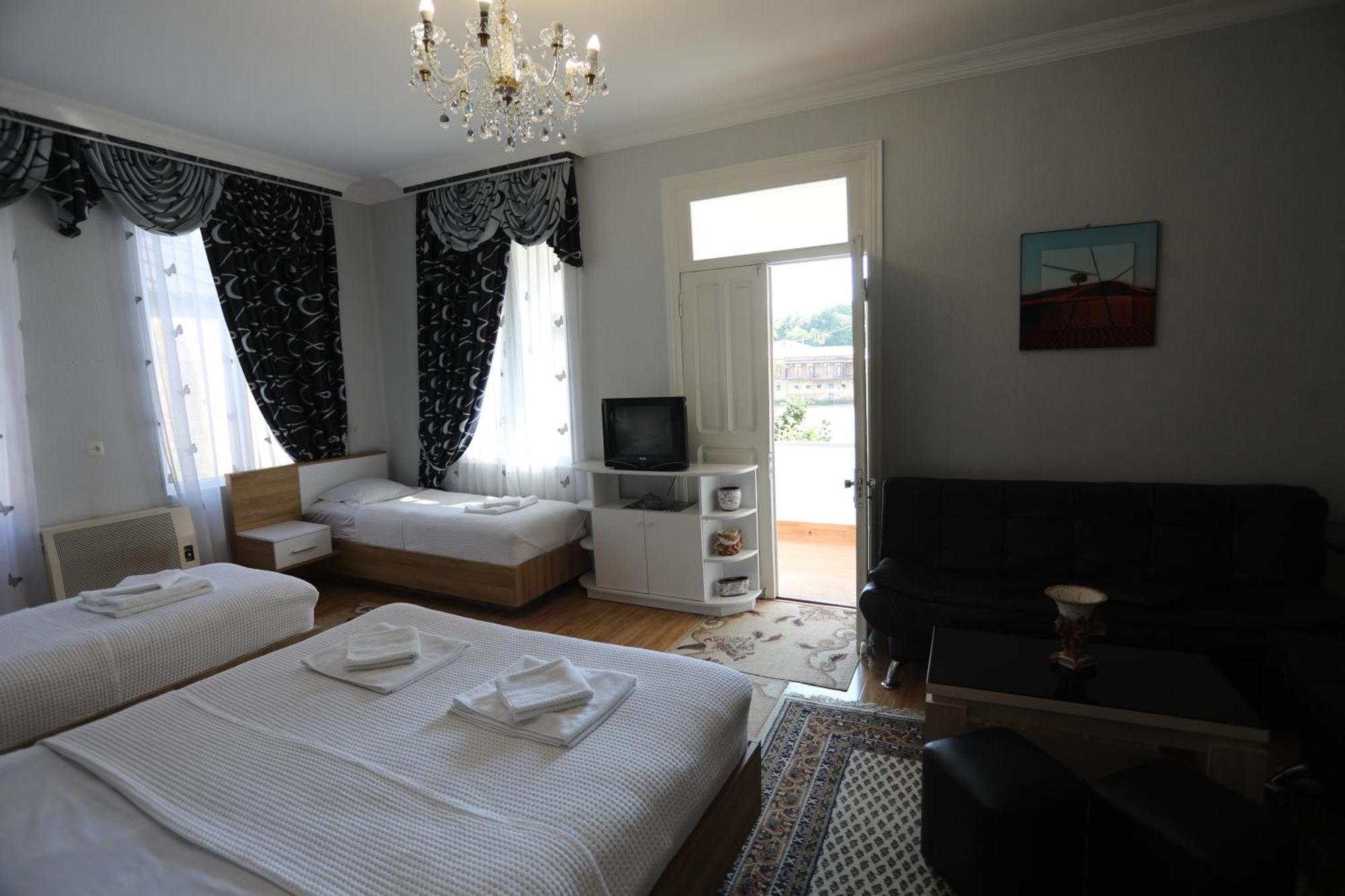 ApartHotel RioNi Kutaisi Esterno foto